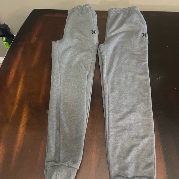 New 2 pairs of Boys Hurley Xl sweatpants, with pockets. - Picture 3 of 3